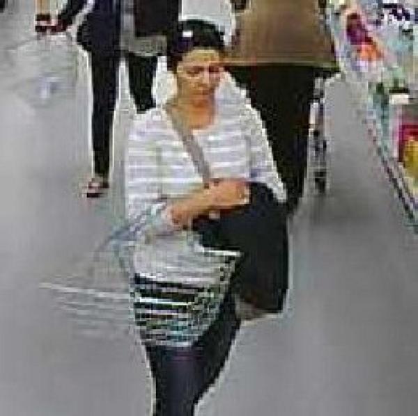 ipswichstar24's tweet photo. Do you know thief who stole 90 yo's handbag outside @Poundland in @TowerRamparts http://t.co/Pm39iZ3V1s http://t.co/nKEfsiktsD