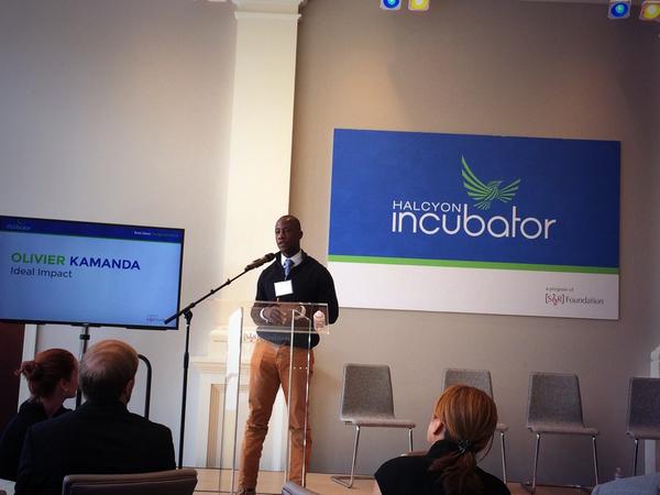 acceldc's tweet photo. Fellows @Diana__Sierra @kamanda @arijraz @datasembly present their inspiring #socent innovations. #HalcyonLaunch http://t.co/ZPQnYLfJge