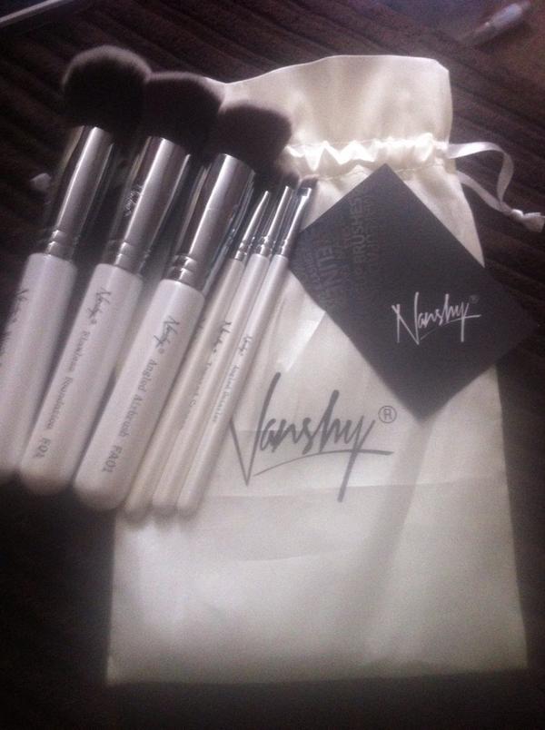 Bianncajo's tweet image. So in love with my new NANSHY make up brushes @NanshyOfficial thank u xx #bloggersevent