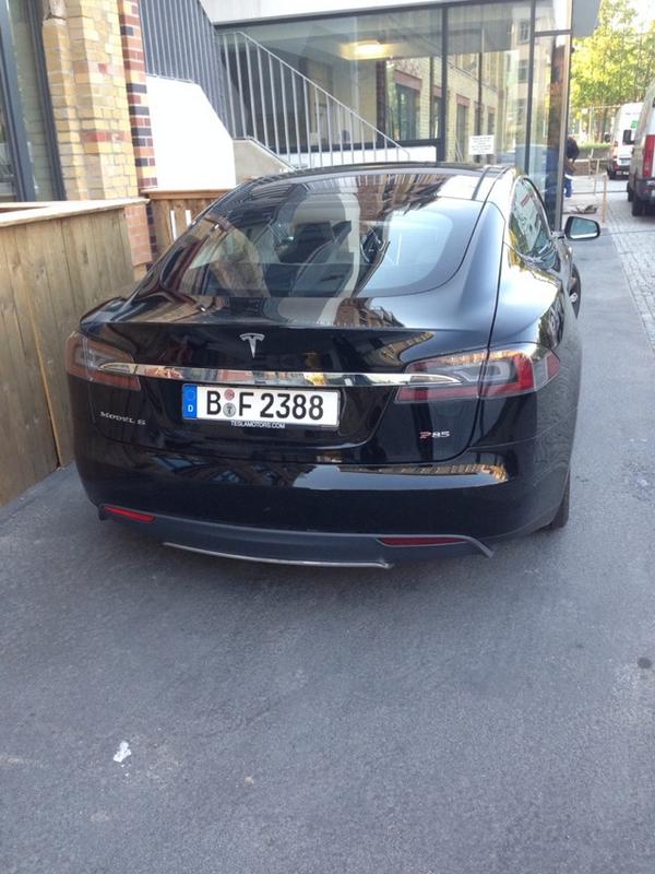 gkossakowski's tweet image. Tesla Model S spotted in front of @SoundCloud&apos;s HQ in #Berlin. #techmusthave