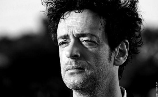 ClauCruzg's tweet photo. RT @ciudad_com #URGENTE Murió Gustavo Cerati #GraciasTotales http://t.co/bTke2alsZF // no puede seeer, ¿es cierto?