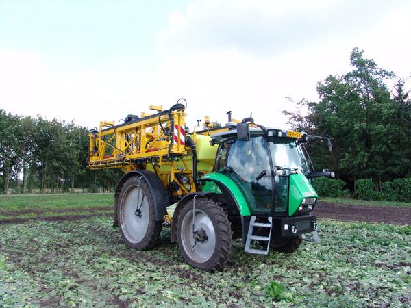 DubexBV's tweet photo. De unieke spuittrekker die onlangs is afgeleverd: #agrifoto #akker #veldspuit #spuitmachine http://t.co/khssYZ0YH4