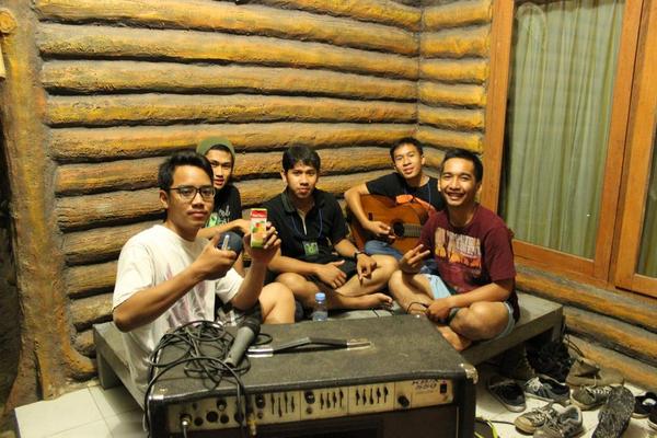 Ini nih geng cowok cowoknyaa.. denger denger msh bnyk yg jomblo nih <a href="/TSM_014/">STIE TRISAKTI  2014</a> :D