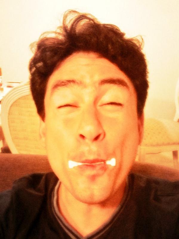 野口健 Twitterissa ピンポン スリムマウスピースと呼ばれるもので表情筋の筋トレ 今日 薬局で偶然見つけ顔面も鍛えようと購入 う と声を出しながら唇を締めては広げまた締める この繰り返しですが3分やると顔の筋肉がパンパンに おっ これは効いているぞ 野口健 Twitterissa ピンポン スリムマウスピースと呼ばれるもので表情筋の筋トレ 今日 薬局で偶然見つけ顔面も鍛えようと購入 う と声を出しながら唇を締めては広げまた締める この繰り返しですが3分やると顔の筋肉がパンパンに おっ これは効いているぞ