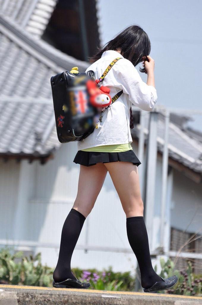 青春バンザイ！ On Twitter 京都・滋賀のjkのスカートの短さは 異常；ﾟДﾟ