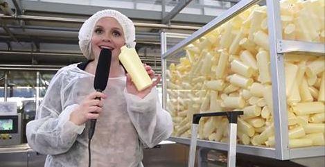 migros's tweet photo. Wie entstehen die Produkte von I am? Steffi von @HeyPrettyBeauty schaute hinter die Kulissen. http://t.co/5jX9JB9lY3 http://t.co/Ll5SKIQ8F3