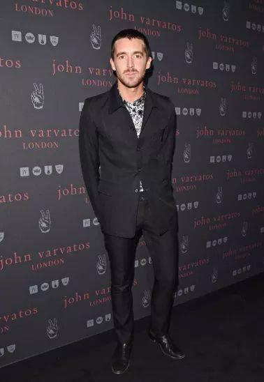 MilesKaneArmy's tweet photo. “@RayBrownFashion: OUT ON THE TOWN --@MilesKaneMusic in HEAD TO TOE @RayBrownFashion GEAR last night ,  London. http://t.co/4m8kaIO28e”