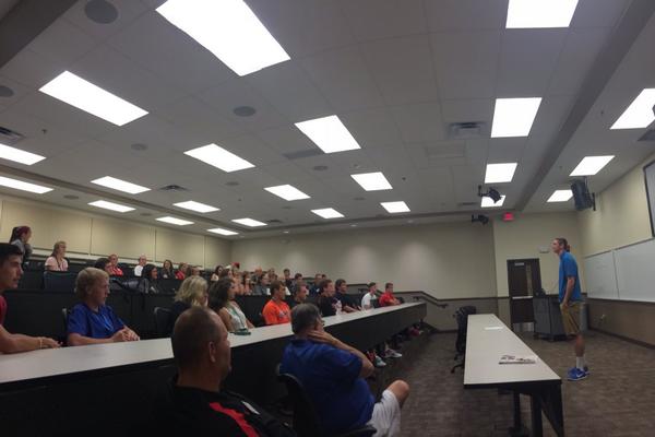 brennanis2nd's tweet photo. Cole way sharing Jesus and sports with Union Redskins FCA. #beahippo http://t.co/udWUgWVulz