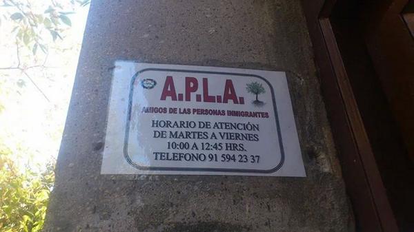 HogarSocial_'s tweet photo. Otro comedor subvencionado que presta ayuda especializada para inmigrantes.¿ Discriminación del sistema ? http://t.co/uPX9wUtk03