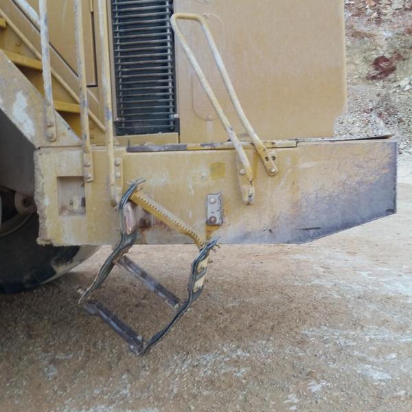 dudeday26's tweet photo. Here is my loader and here is the water truck! Please stay in front of loaders not behind them or in blind spots. http://t.co/MPqUM2kU1O