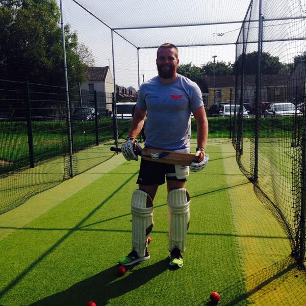 scarlets_rugby's tweet photo. .@Jake_Ball4 enjoying the last days of summer! #inthepack #inthenets @DafenWelfareCC http://t.co/beh0KQDaqr