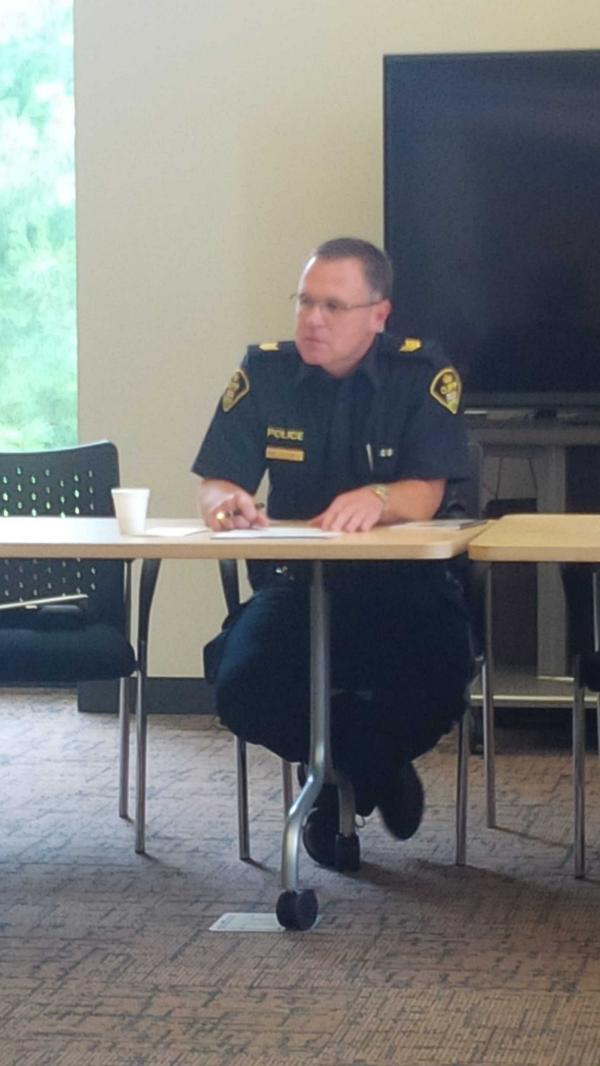 BarriePolice's tweet photo. #BPS meeting w/ #OPP media officers
Great sharing and teamwork @OPP_News Sgt #PeterLeon @ROCK95NEWS @OPPAssociation http://t.co/HECjNO4S3G