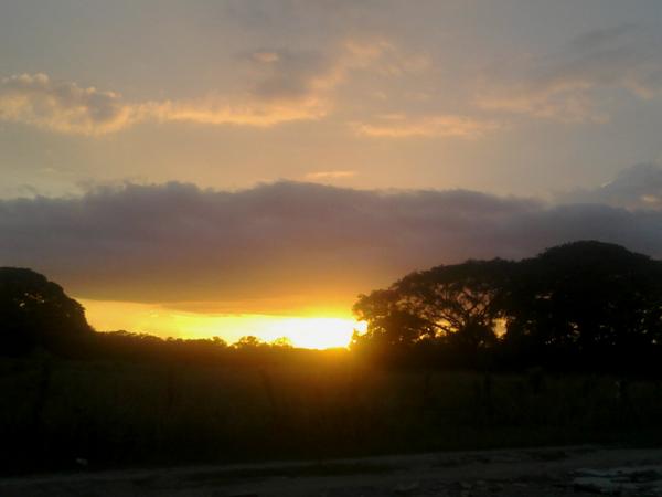 RebeVialesR's tweet photo. ♥ sunset http://t.co/KKJ6jKTG4K