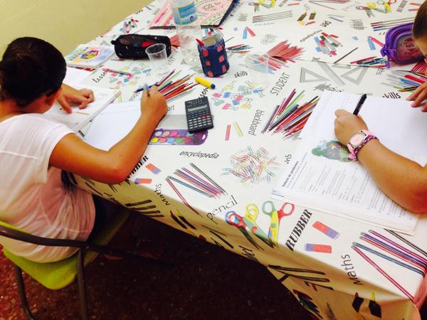 AprendreA's tweet photo. Encetem el curs, posant-nos les piles des del principi! http://t.co/JrVo3x0znt