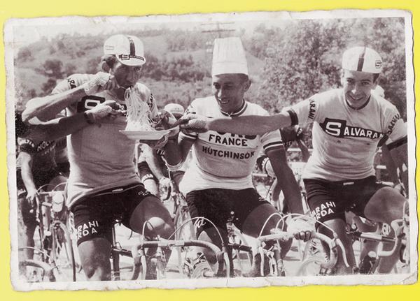 BicyclingMag's tweet photo. Eat to ride--it doesn't have to be too complicated. Clean Eating for Cyclists: http://t.co/EvrxeqZ7br http://t.co/8ZEcjWa8gG