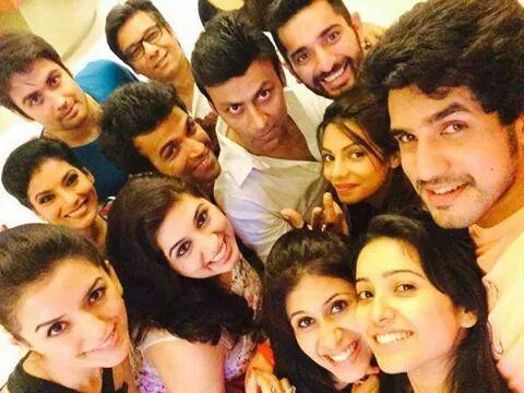 Asha_FC's tweet photo. #cute #AshaNegi with #Friends #PYEK #Reuniun
Pic posted by Vahbiz http://t.co/j8PdFB7Phg