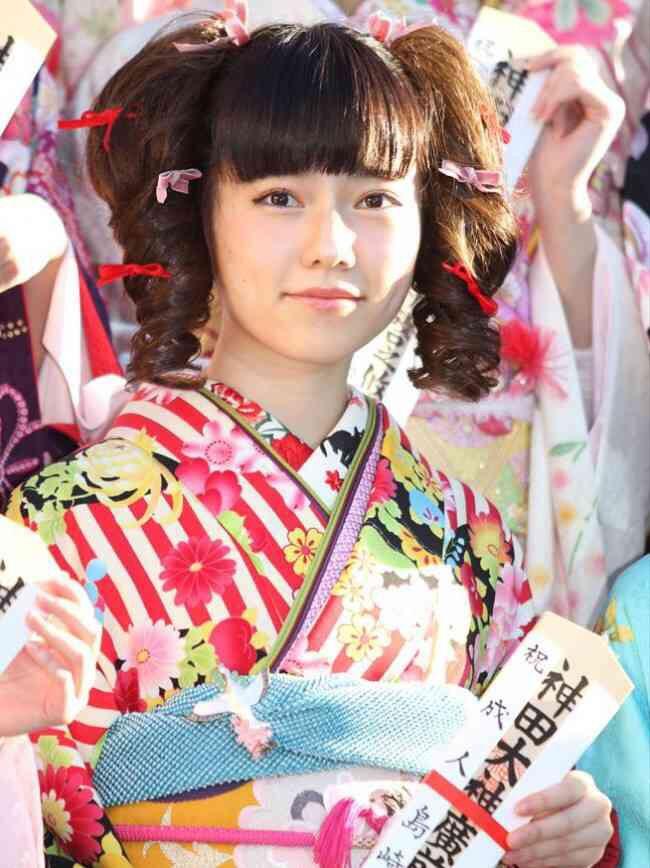 Twitter 上的 2番目のみっつー 頑張る 成人式の髪型 ふつーに検索かけても黒髪の子少ないけ Akb 成人式 ヘアスタイル って検索したら 縄文時代の髪型みたいな人がいた Http T Co 15y1r5yfik Twitter