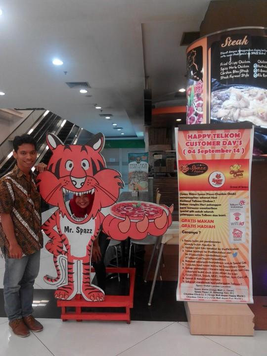 WiFiIdCirebon's tweet photo. Selamat kepada @AnyHajaryah salah satu pemenang kuis RT terbanyak @WiFiIdCirebon dan telah datang k @spazzbistro http://t.co/VvgD4P9Mte