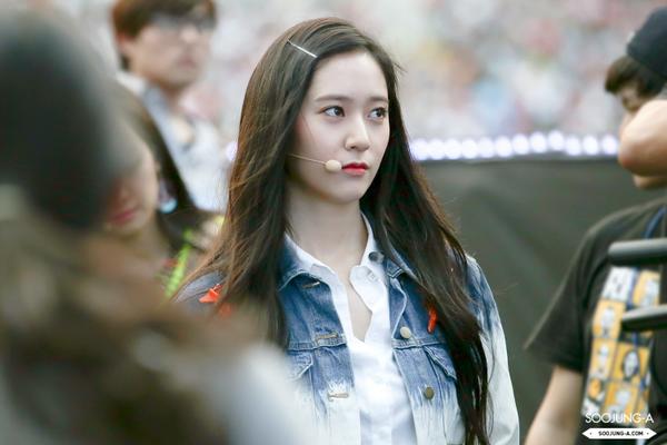KrystalTHFans's tweet photo. RT @/soojungacom 지난 5년동안 그래왔던 것처럼 앞으로도 나에게, 우리에게 빛이 되어주길. #5YearsWithFx http://t.co/78AN5eA134 … http://t.co/ygxzzxiV02