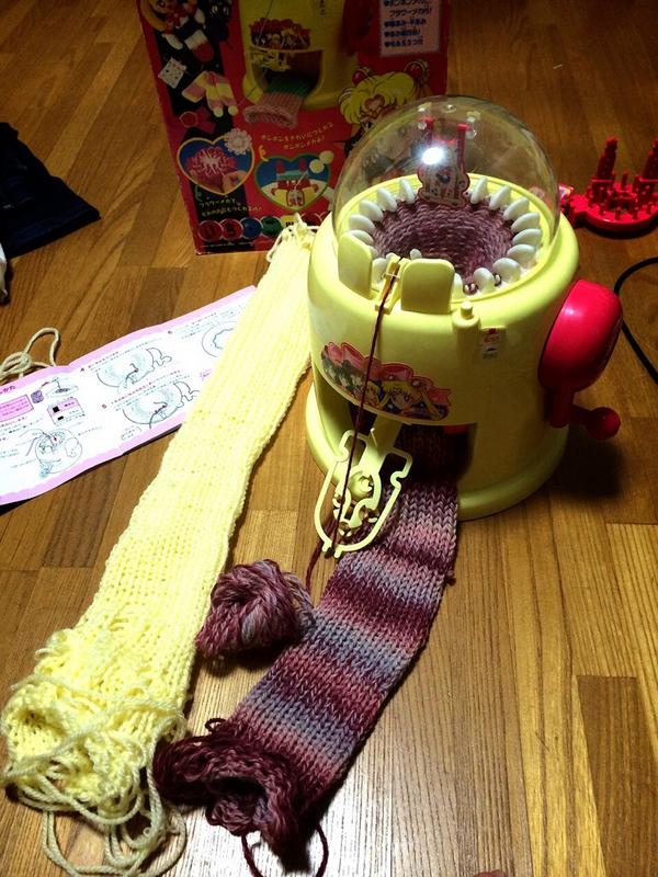 Anji 物凄い古い玩具だけどセーラームーン関係なしに使えそうな自動編み機衝動買いした ドール用になにか作れるようになったらいいなと 毛糸がないから明日買ってきて編み編みしてみる Http T Co Yo0qxy6xty