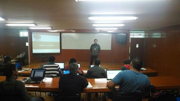 IPN_CSI's tweet photo. Continua en taller de Analisis de malware en aula modelo @Ticxio @unamcert #CSI2014 http://t.co/yCYzWWxwZr