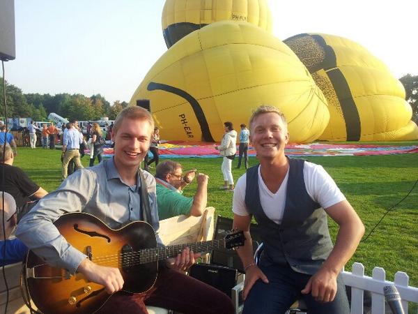 Live <a href="/atyourservice/">atyourservice</a> bij <a href="/Ballonspektakel/">Ballonspektakel</a> 
#PBNmusic