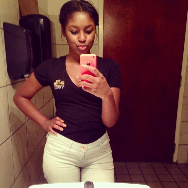 syddalise's tweet image. Pictures make me look 10times thicker. 😂 #WorkFlow #almostoff 🙌