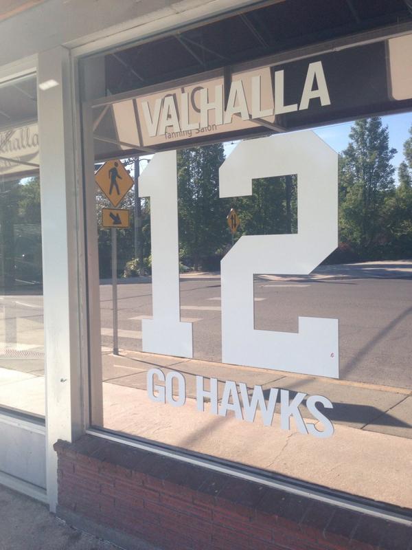 ValhallaPullman's tweet image. Be sure to get here early to snag a seat for the Hawks game! 4pm sounds about right...#HappyHour #gohawks #20tvs