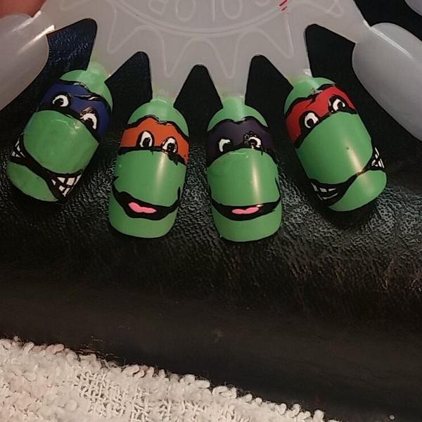 bmeg10's tweet photo. For all my #tmnt fans #nailart #cosmolife #nails #nailtech #naildesign http://t.co/Y02c0iiUGn