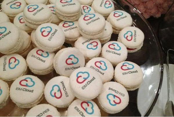 AmeliaJohasky's tweet photo. Bluemix Thailand -Clients eat it up. Ck pic @sandy_carter @ajityohannan #bluemix #ibmcif #IBMClou @IBMBlueMix http://t.co/iGCQMYQuwJ