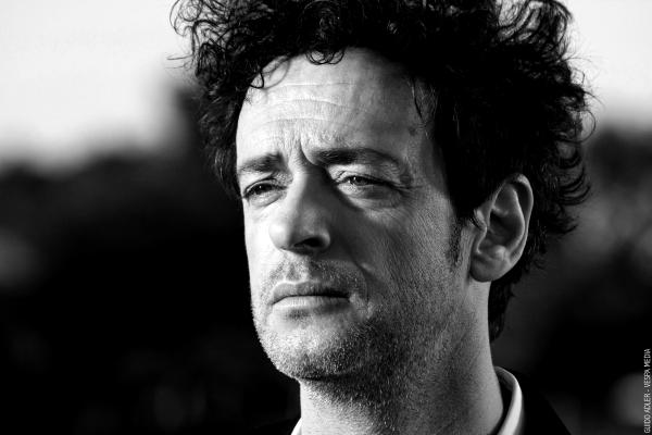 rockchapin's tweet photo. Hoy el Rock Esta de Luto Cerati quien estaba en coma desde 2010, cuando sufrió un ACV, falleció hoy 4/sept/2014 :( http://t.co/DRhP7pcKqI