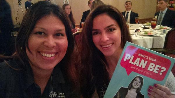 311HomeCenter's tweet photo. We got our free book! .@bravoplanbe #socialu #coffeeyum #bravocc http://t.co/cuMNx0ggFm