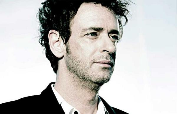 SinEmbargoMX's tweet photo. Gustavo Cerati falleció como consecuencia de un paro respiratorio, confirma la Clínica ALCLA http://t.co/hiKQoMJFw3 http://t.co/Xmr92M9uSZ