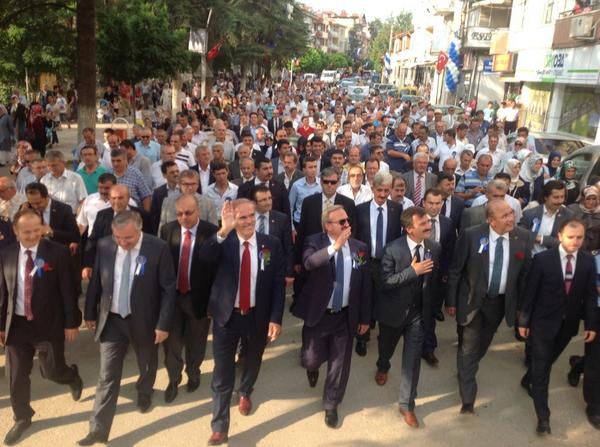 munirkaraloglu's tweet photo. Yenişehir ilçemizdeki etkinlik festival yürüyüşüyle başladı http://t.co/KJSYWdy7wc