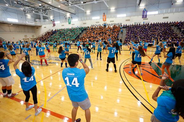 ontariotech_u's tweet photo. Welcome first year students, and welcome back returning students! Hope you're enjoying your first day of classes! http://t.co/fEfI4OEWvm