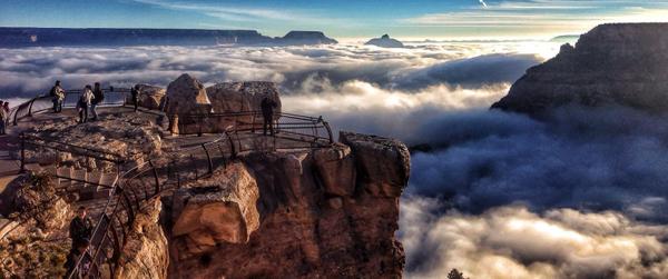 youcanbhealthy's tweet image. In The Grand Canyon a rare weather phenomenon called a temperature inversion creates a surreal blanket of fog.