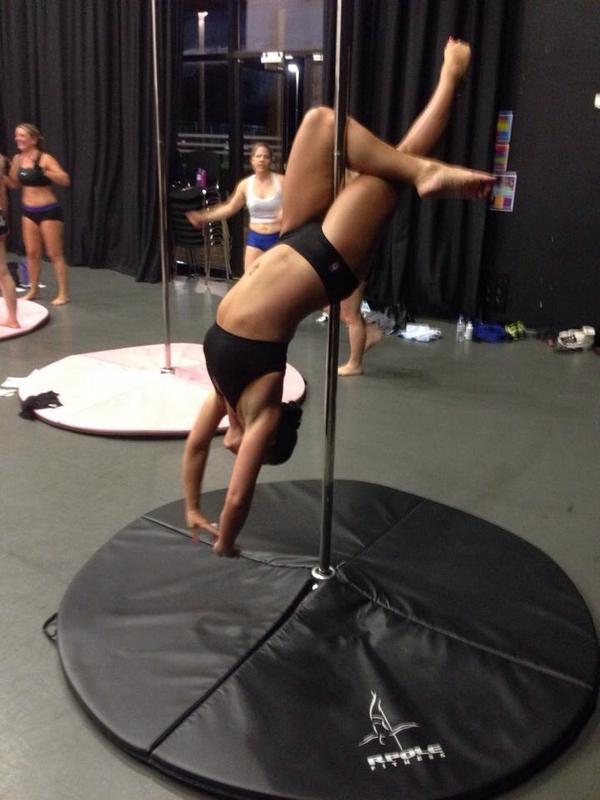 CoulsdonPoleFit's tweet photo. 6.00pm CLASS LAUNCH NEXT WEEK.
4 classes just £20 1 time offer only!!!#polefitness #surrey #coulsdon 
Book on! http://t.co/u96fG3TXyM