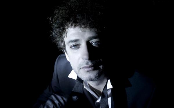 enremolinosuy's tweet photo. "Me gustaría ser recordado como cualquier persona normal. Yo solo hago música". Hasta siempre Gustavo. http://t.co/DGH5eoXZCP