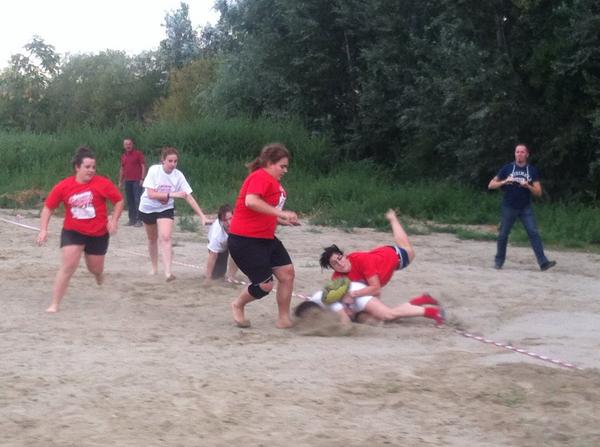 In campo la squadra femminile #beachrugby #firenze #effettoestatefirenze <a href="/effettoestatefi/">Effetto Estate Fi</a> <a href="/labevannucci/">Andrea Vannucci</a>