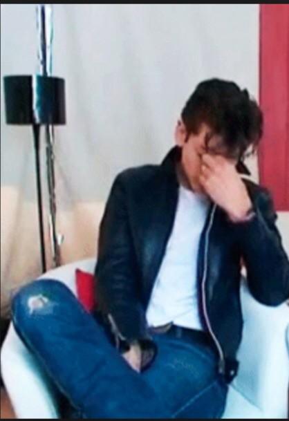 AMfanpage_'s tweet photo. When someone claims to love the Arctic Monkeys and they only know the song Do I wanna know ? #ArcticMonkeys #fakefans http://t.co/U5BemmwrFL