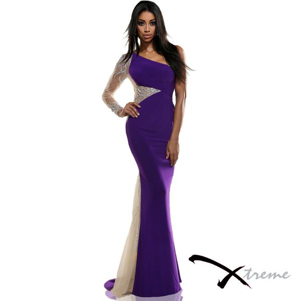 XciteProm's tweet image. More #modeladvice doll-ettes! Mattie models 32546 perfectly, extending one leg  to showcase gown's drape #fashion