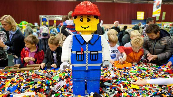 Chicago Tribune on Twitter: "Lego poised to become world's toy company http://t.co/TFEjzCXl9J http://t.co/r7ylBHDDYQ" / Twitter