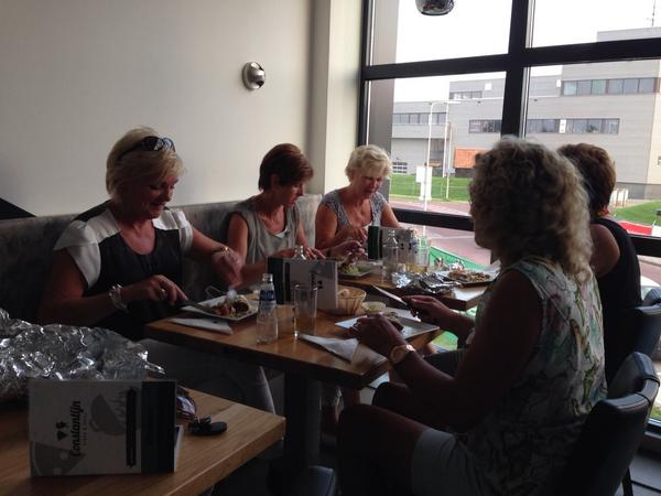 Gezellig met de vriendinnen #uiteten en natuurlijk een lekker tomatensoepje vooraf