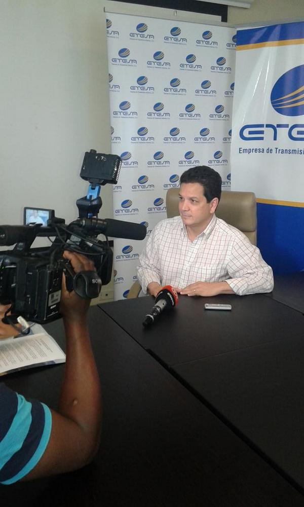 Etesatransmite's tweet photo. El gerente de Etesa, Iván Barría abordará el tema energético hoy en @TReporta en el noticiero estelar. http://t.co/6U1VVr6Nfz