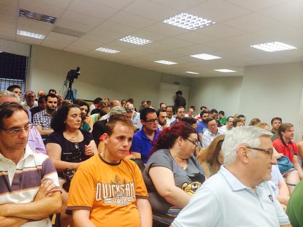 aranzazuirala's tweet photo. "@UPyD_Madrid: Lleno absoluto escuchando a @ramonmarcos hablar de reforma de elección de alcaldes #reformaPP  http://t.co/jRhXTdREB7"