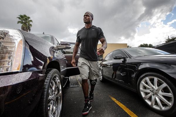 Hyperice's tweet photo. The @NFL season is among us and @AdrianPeterson is ready to roll! #WherePreparationPaysOff #RecoveryKing #Hyperice http://t.co/DE6m96OvSP