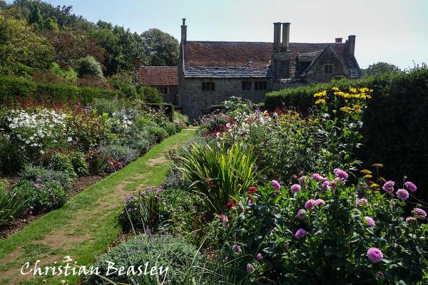 “<a href="/BeautifulWight/">Beautiful Wight</a>: Mottistone Manor is still looking lovely.@IsleofWightNT ”