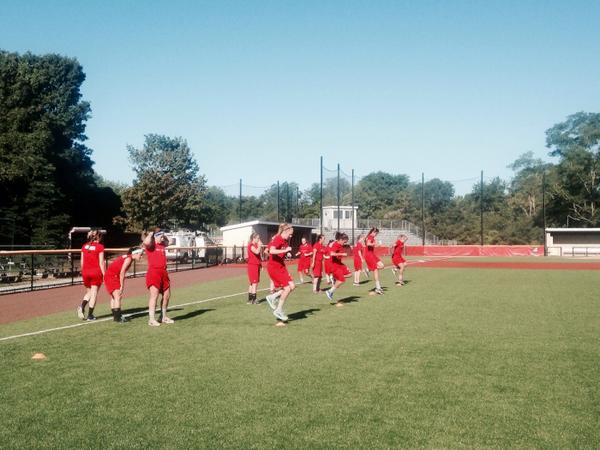 T_Stemz's tweet photo. I spy @_chells "@StonyBrookSB: @StonyBrookSB during their morning conditioning. #GettingQuick #seawolves #FINISH http://t.co/vAd9pylF1H"
