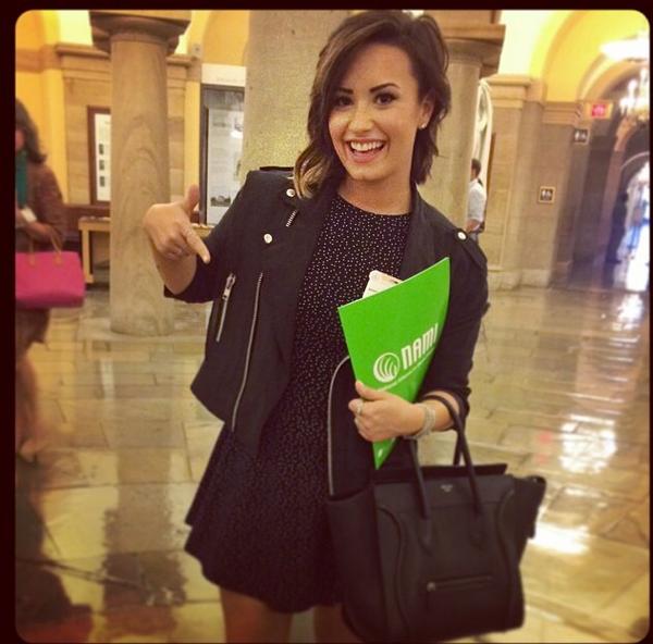 TrueDDLovatoFan's tweet photo. ddlovato: Standing on the VERY epicenter of D.C.!!!! 🇺🇸🇺🇸🇺🇸 #capitolhill #act4mentalhealth #mentalhealth #namicon2014 http://t.co/X6OdPUxfRQ