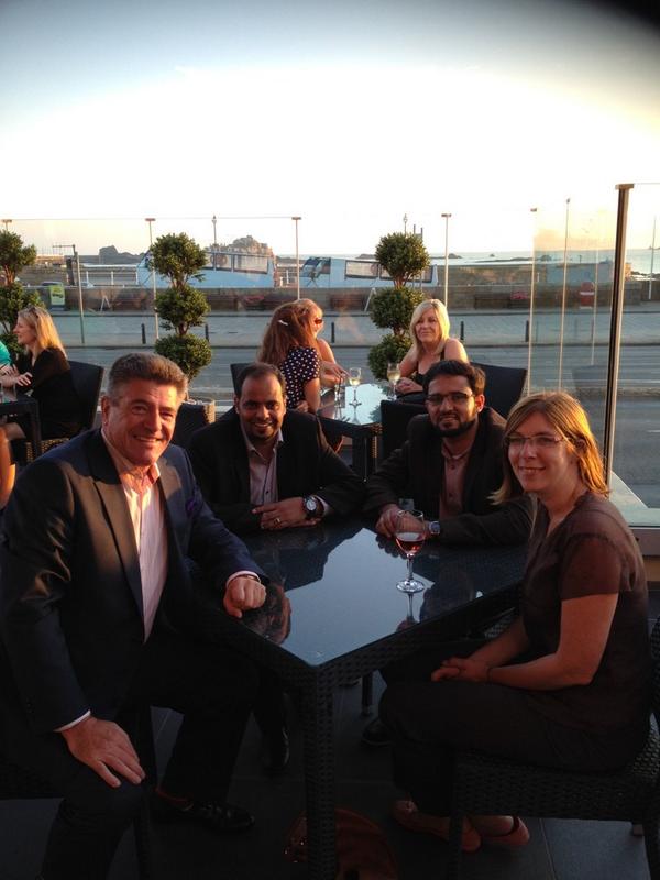 ProfGlasper's tweet photo. #accnjersey pre dinner chat http://t.co/gwx2V5CpU1